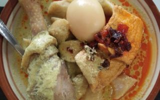 Lontong Lemprak, Kuliner Khas Batang yang Wajib Anda Cicipi Saat Lewat Jalur Pantura lontong lemprak