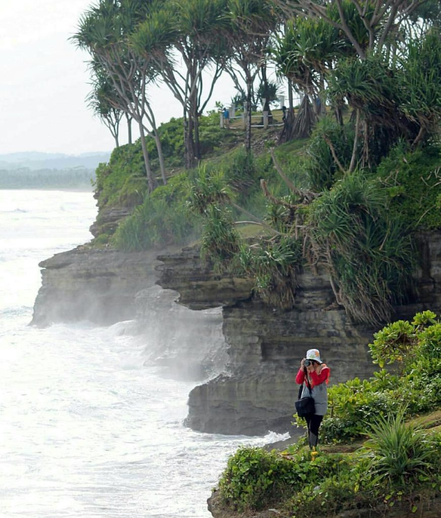 Wisata Pantai Selatan Jawa Barat Phinemo