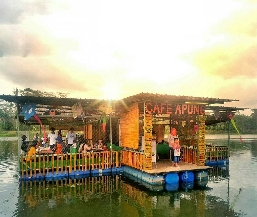 Cafe Apung Senggreng, Wisata Baru Malang yang Mulai Hits