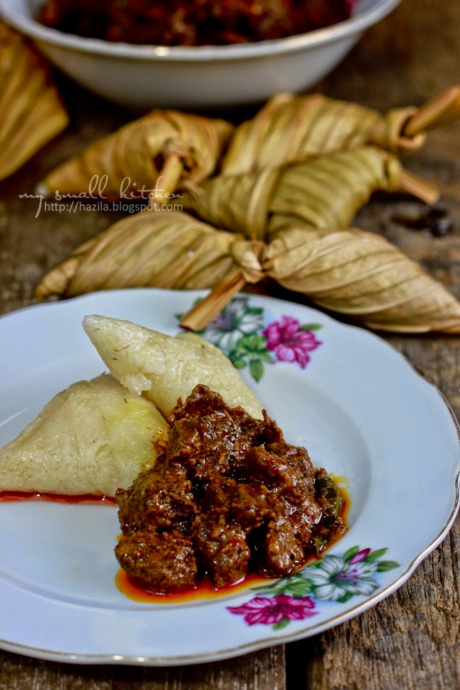 hidangan ketupat khas indonesia