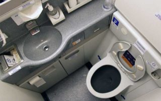 toilet pesawat