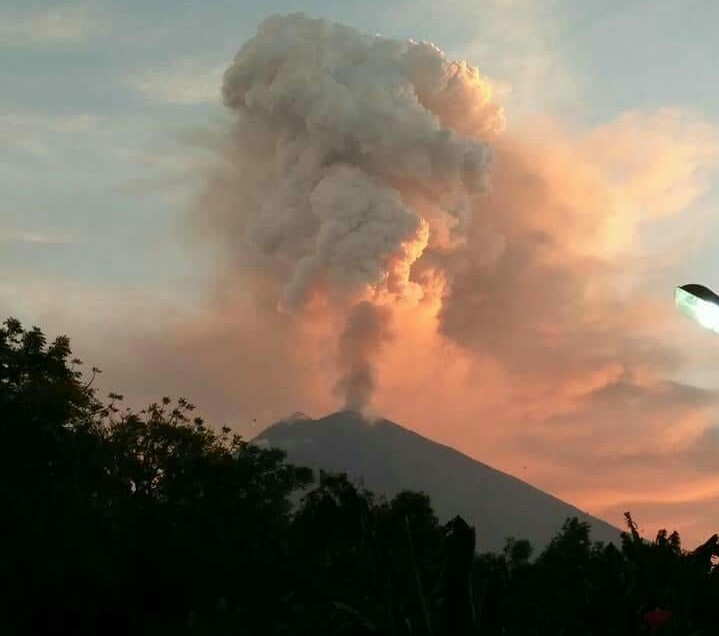 gunung agung erupsi