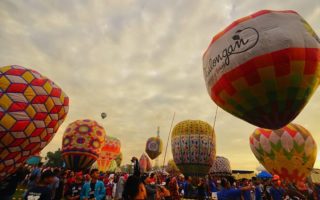 Keren! Puluhan Balon Udara Meriahkan Langit Pekalongan, Jawa Tengah festival balon udara pekalongan