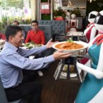 robot pelayan restoran
