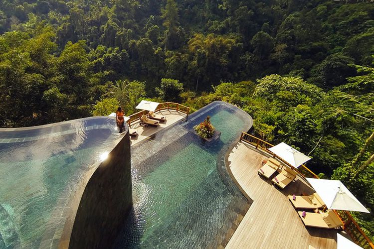 hotel dengan kolam renang