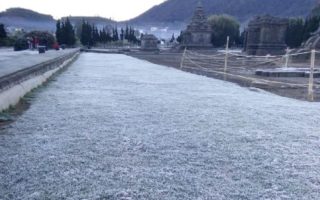 Dieng Tertutup Salju Kembali, Ini Dia Kumpulan Fotonya yang Mirip Musim Dingin di Eropa