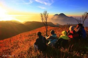 10 Quote Sunrise Terbaik untuk Caption Foto Perjalanan