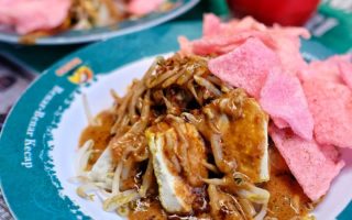 Kupat Tahu Gempol, Rekomendasi Menu Sarapan Legendaris di Bandung kupa tahu gempol