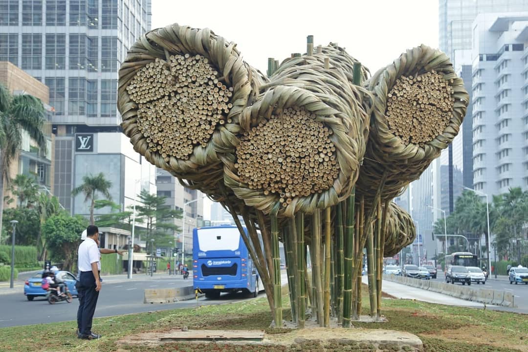 Wajah Baru Jakarta Hari Ini Patung  Bambu Bundaran HI yang 