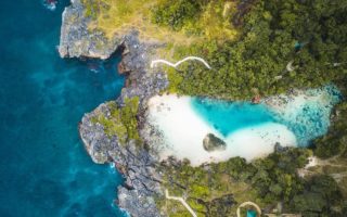 Laguna Weekuri, Kolam Renang Alami Tersembunyi di Sumba kolam renang alami