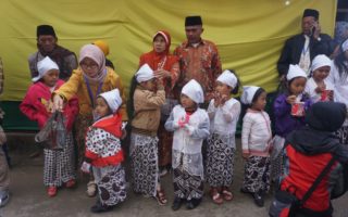 Ritual Pemotongan Rambut Gimbal