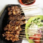 Belum sah jalan-jalan ke Bandung kalau belum coba makan?