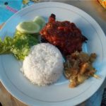 Belum sah jalan-jalan ke Bandung kalau belum coba makan?