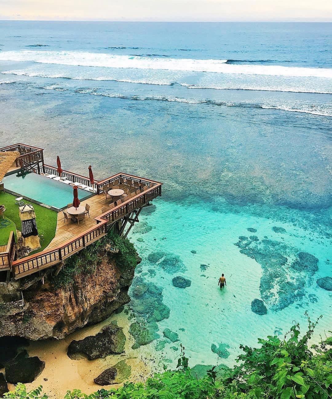  Pantai Suluban  Alternatif Main Ke Pantai  di Bali Selain Kuta