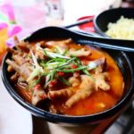 Belum sah jalan-jalan ke Bandung kalau belum coba makan