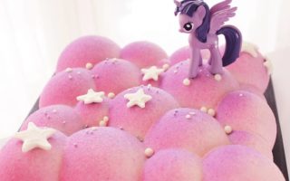 Cloud Eight, Kue Awan Warni-Warni Kekinian dari Surabaya