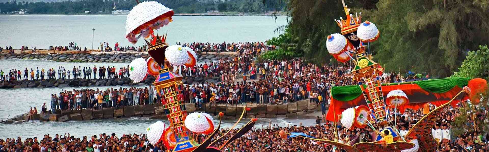 Hasil gambar untuk Tabuik â€“ Sumatera Barat