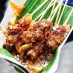 Belum sah jalan-jalan ke Bandung kalau belum coba makan