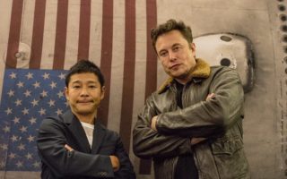 turis pertama yang ke bulan