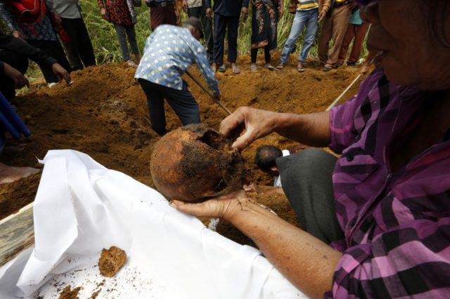 Mangongkal Holi, Ritual Membongkar Tulang Leluhur dalam