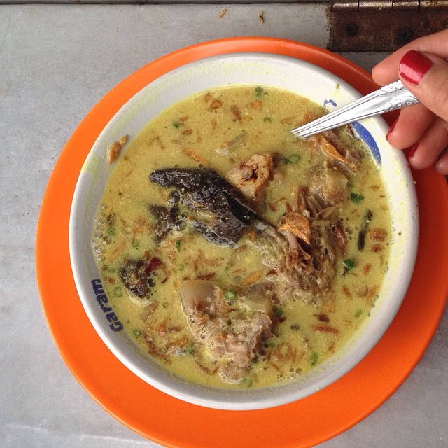 Soto Kuning Pak Yusup Kuliner Legendaris Suryakencana Bogor Dengan