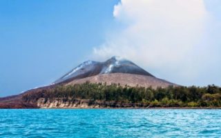 Lebih Bermanfaat Liburan ke Pantai atau Gunung? Ini Jawabannya