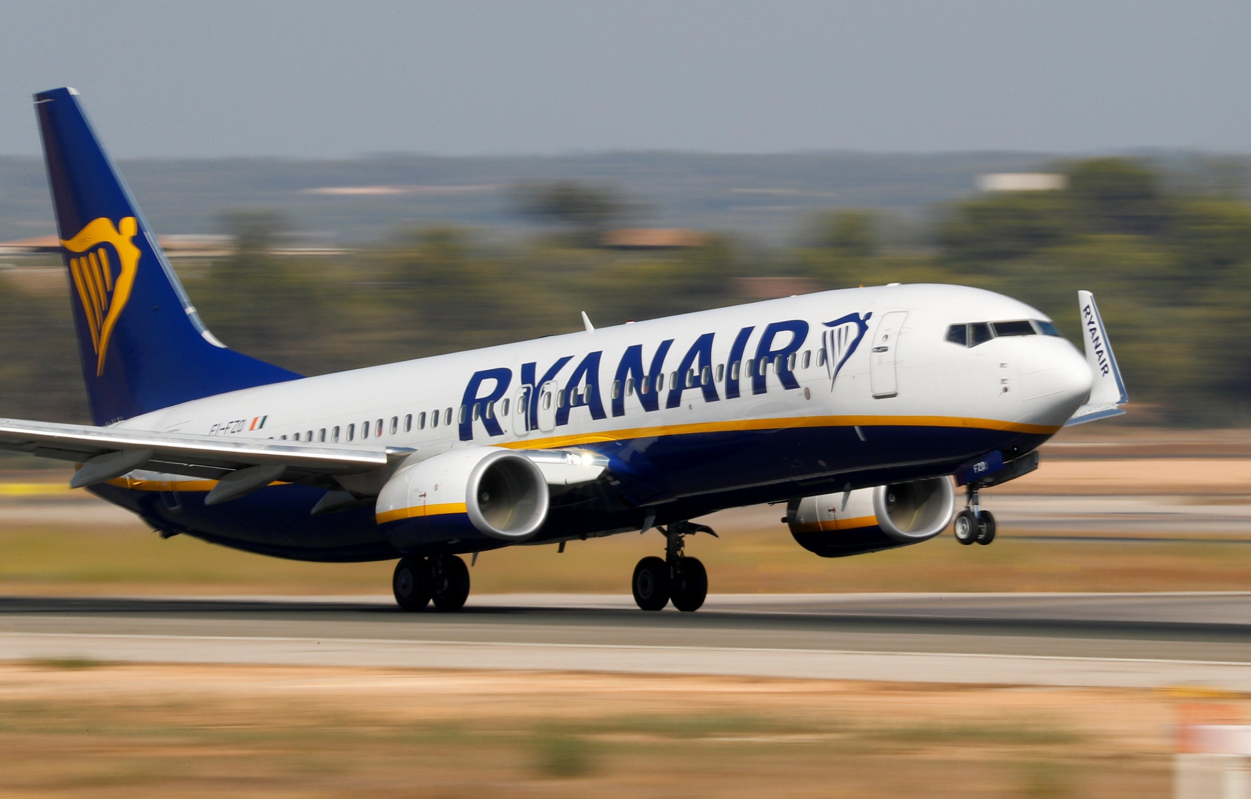 Momen Dramatis Pesawat  Ryanair Oleng  saat Dihantam Badai