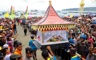 sedekah laut di yogyakarta