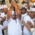 kesurupan massal di bali