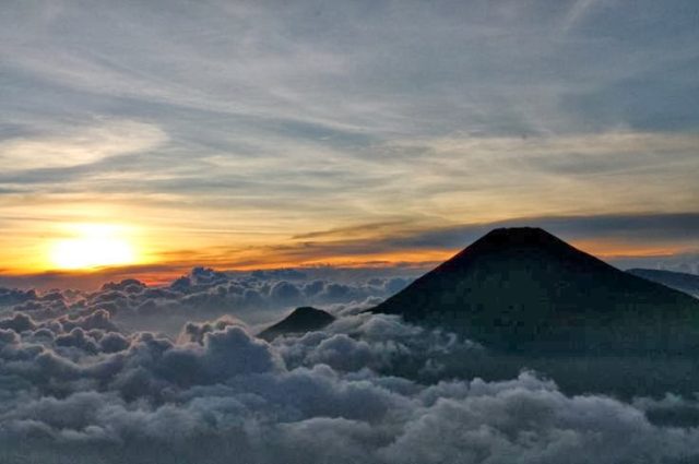Menguak Misteri Gunung Lawu Angker, Benarkah?