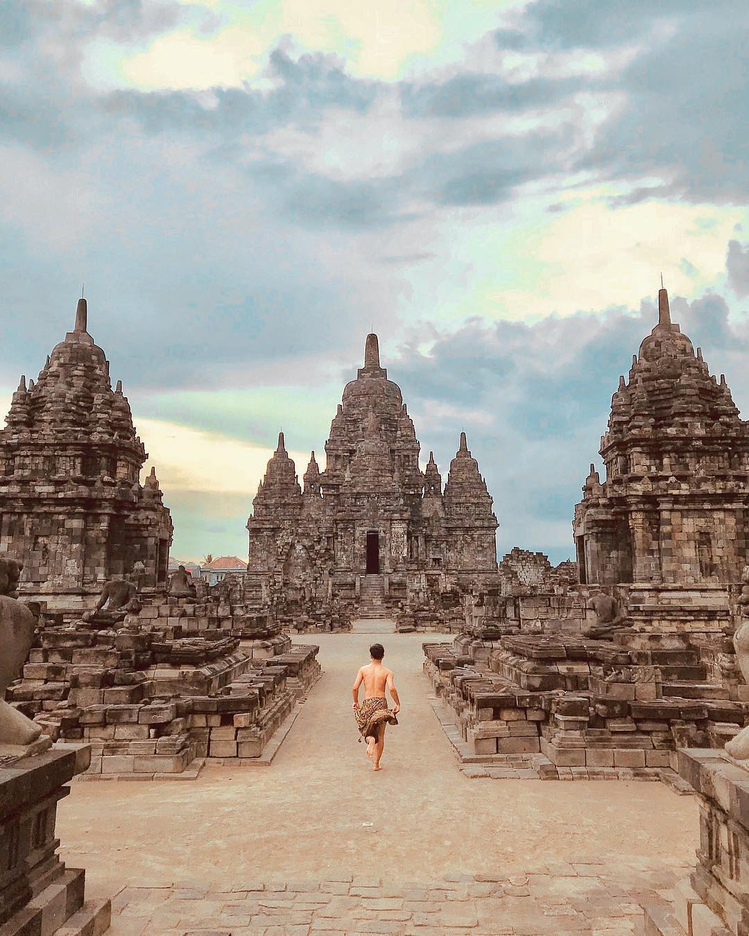 contoh foto instagramable Candi Sewu Spot Instagramable Dekat dengan Candi Prambanan