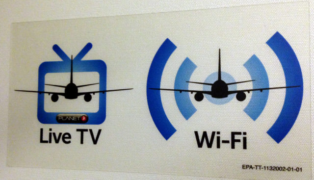memakai wifi saat pesawat mengudara