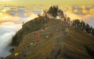 Kian Pulih dari Gempa Bumi, Jokowi Ajak Wisatawan Mendaki Rinjani mendaki rinjani