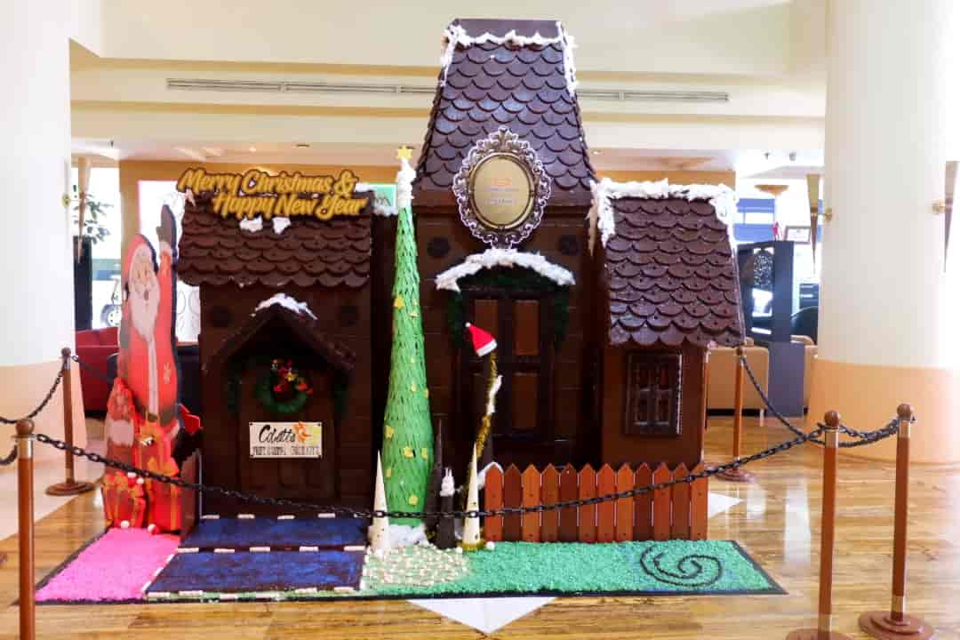 Rumah Cokelat Jadi Dekorasi Natal Grand Candi Hotel Tahun Ini