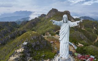 patung yesus tertinggi di dunia