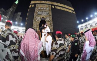 Presiden Joko Widodo dan Keluarga Berkesampatan Mengerjakan Sholat di Dalam Kakbah presiden joko widodo