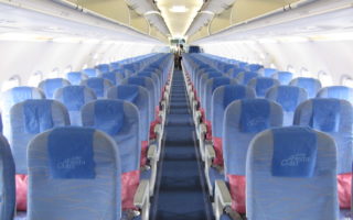 7 Tips Tidur Nyenyak di Pesawat Saat Traveling Jauh