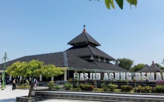 Sejarah Masjid Agung Demak, Tonggak Berdirinya Kerajaan Islam Pertama di Jawa wisata religi jawa tengah
