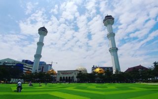 7 Alun-Alun Kota Terindah di Indonesia yang Harus Kamu Tahu alun-alun kota