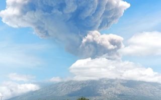 letusan gunung berapi