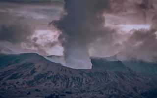 gunung bromo erupsi
