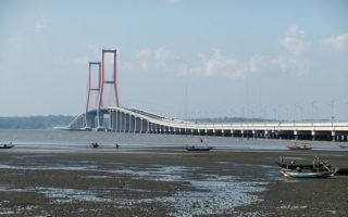jembatan terpanjang di indonesia
