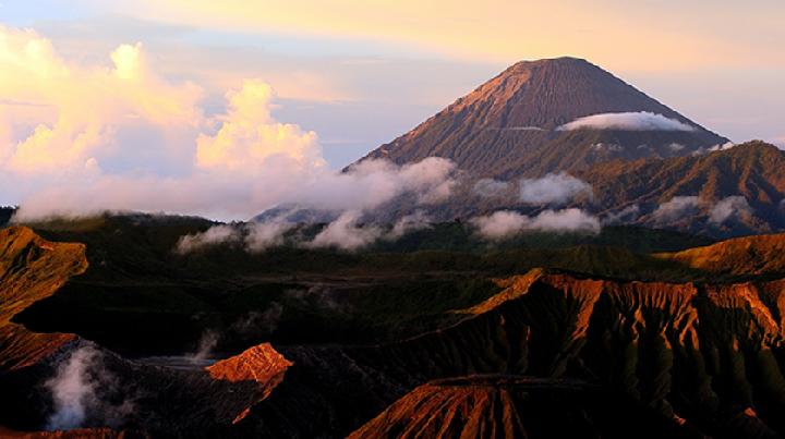 5 Gunung Paling Angker Di Indonesia Jangan Mendaki Sendiri