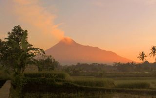 Misteri Gunung Merapi, Bertemu dengan Naga Bumi Saat Mendaki misteri gunung merapi