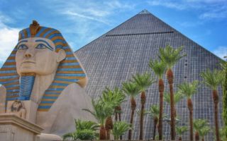 Luxor Hotel and Casino, Megaresor Super Megah dengan Arsitektur Unik luxor hotel and casino