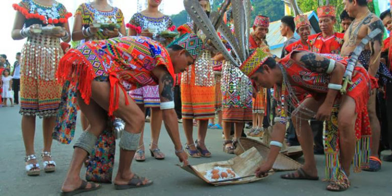 5 Kebiasaan Suku Dayak, Masyarakat Asli Calon Ibukota Baru