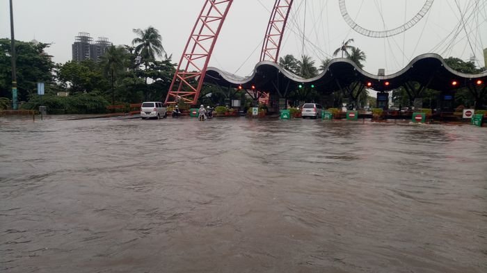 Jakarta Banjir Besar Ancol  dan Kebun Binatang Ragunan 