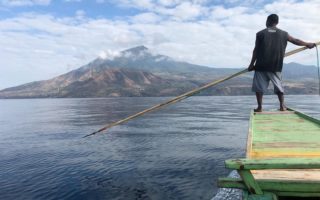 Tradisi Berburu Paus di Lamalera, Antara Budaya atau Kelestarian Alam berburu paus di lamalera
