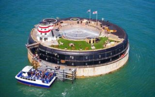 No Man's Fort, Hotel di Tengah Laut yang Dahulu Benteng Mengerikan
