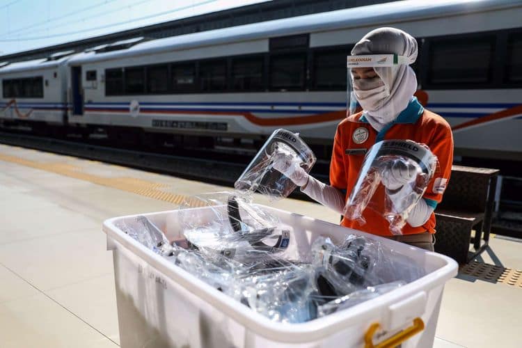 syarat naik kereta api